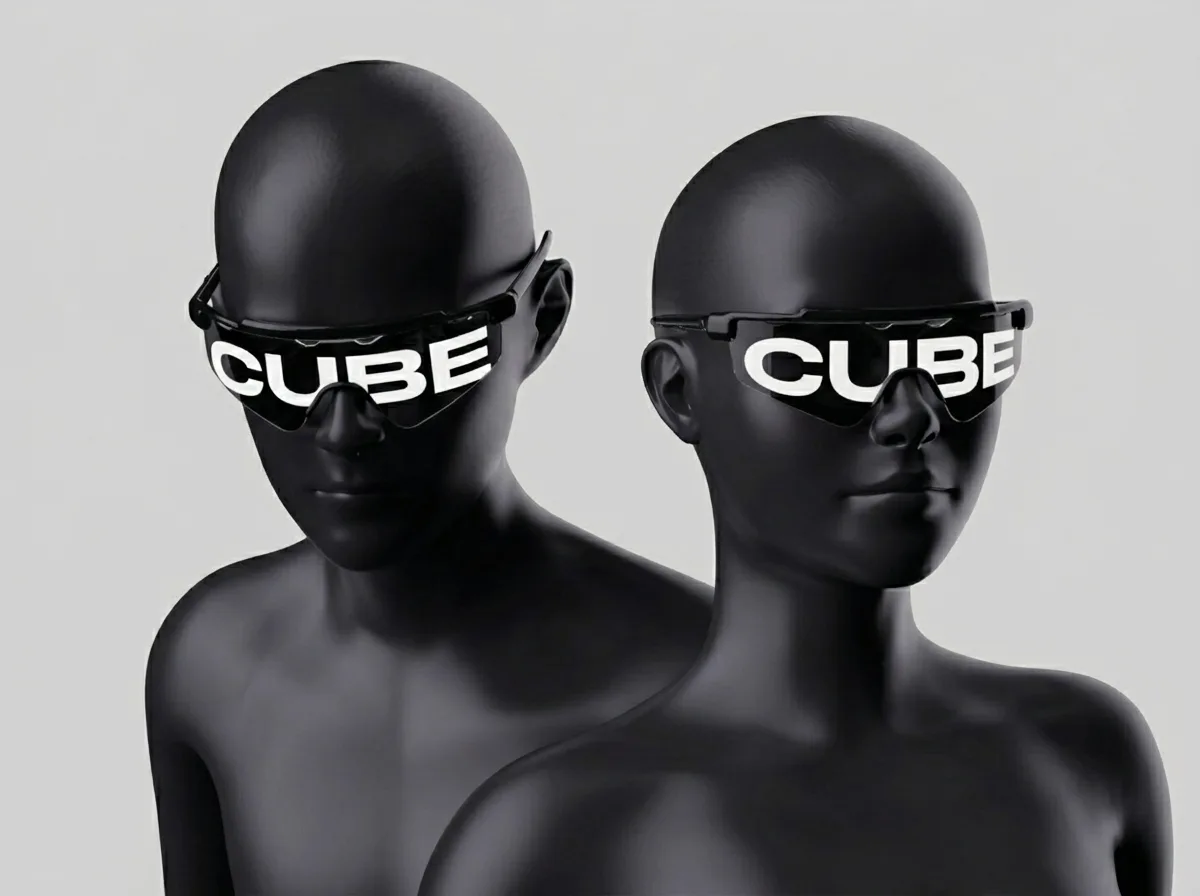 Cube Glasses Mannequins