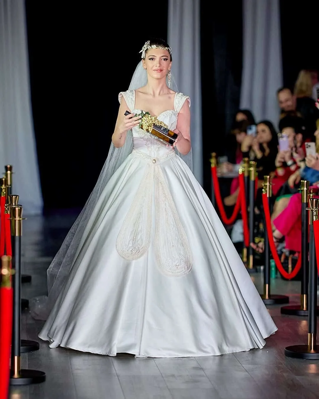 N&B Runway Look 3
